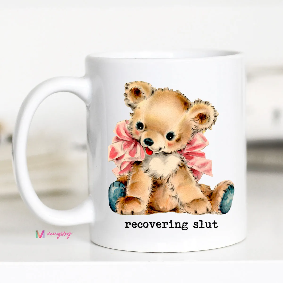 Mugsby Recovering Slut Teddy Bear krus hvid 325 ml