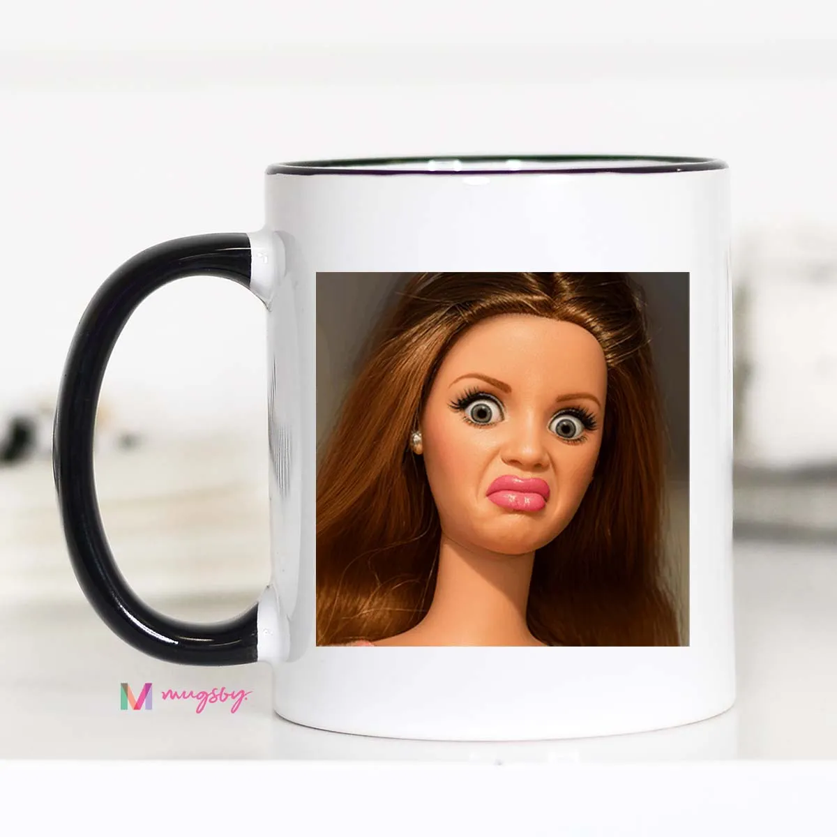 Mugsby Disgusted Face Reaction Meme krus hvid 325 ml