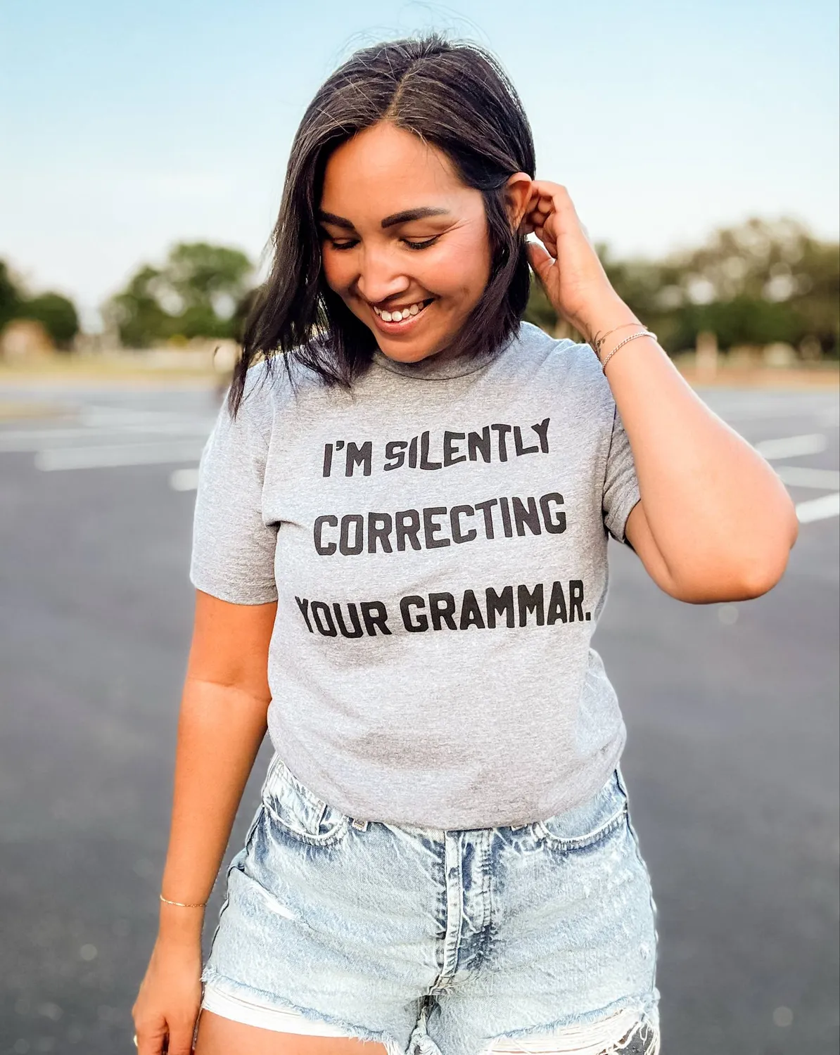 Mugsby Silently Correcting Grammar t-shirt Medium sjov