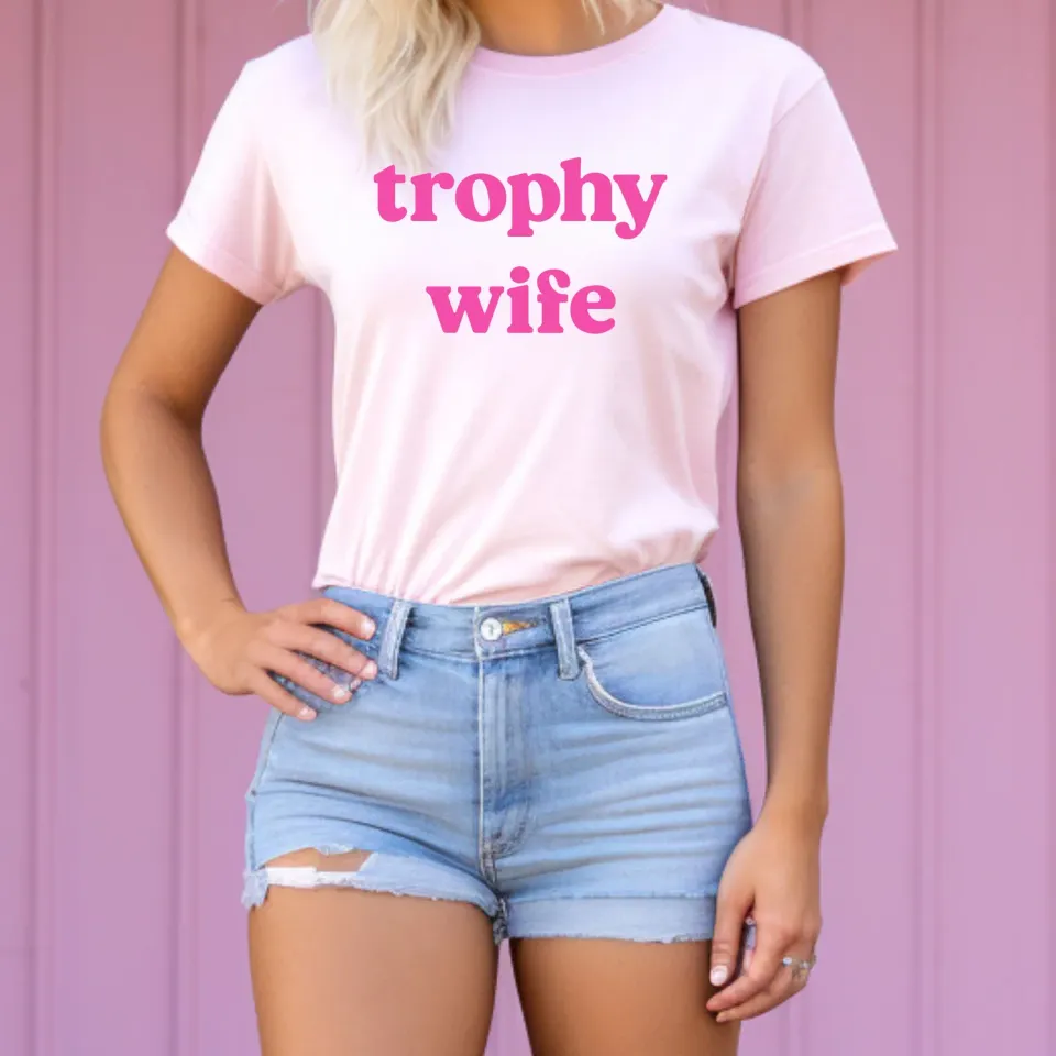 Mugsby Trophy Wife T-shirt M lyserød sjov bomuld