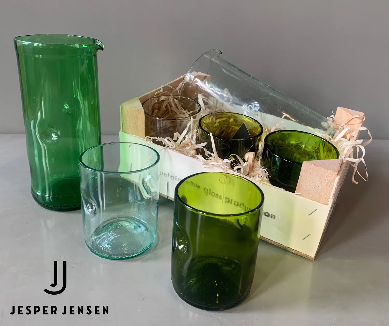 Jesper Jensen trækasse kande + 3 glas grøn genbrugsglas