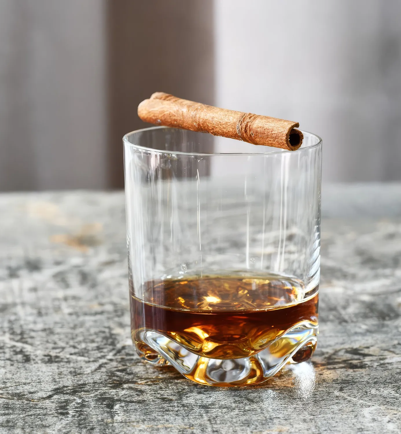 Krosno Mixology whiskyglas 330 ml med slebet bund
