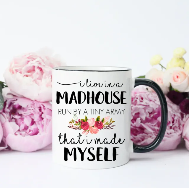 Mugsby I Live in a Madhouse krus 325 ml hvid