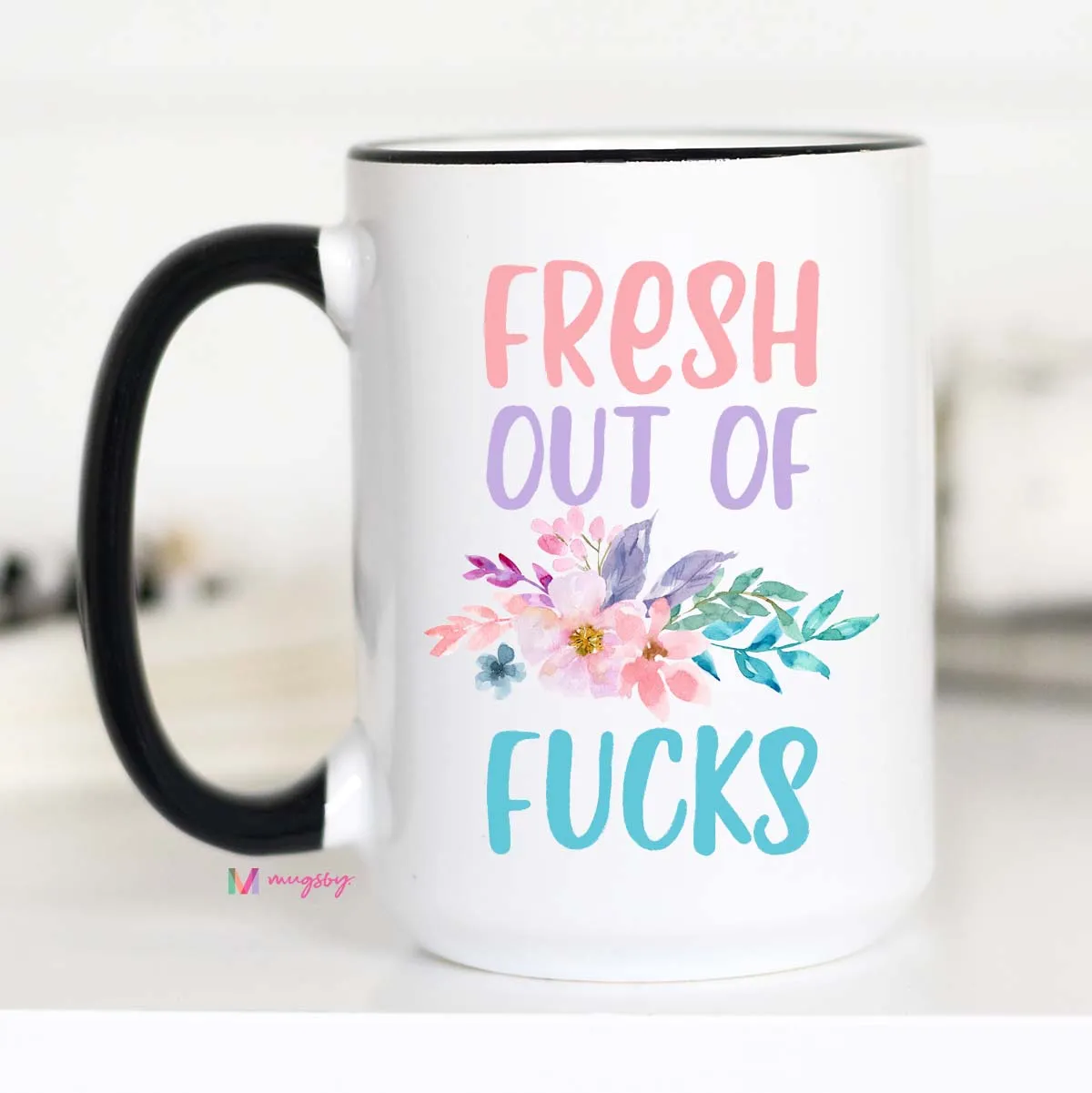 Mugsby Fresh Out of Fucks krus 325 ml blomstret