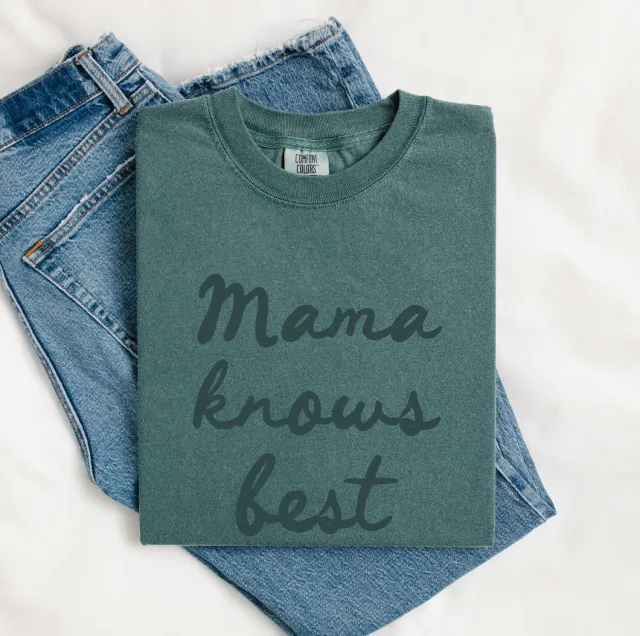 Mugsby Mama Knows Best T-shirt Large sjov bomuld