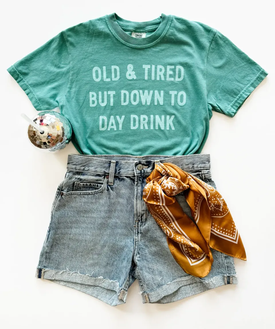 Mugsby Old and Tired Day Drink krus 325 ml sjov