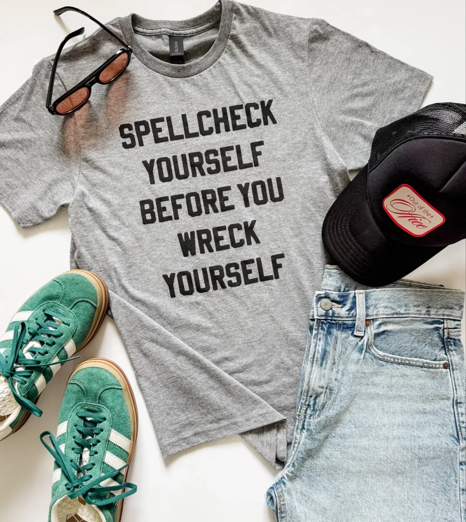 Mugsby Spellcheck Yourself t-shirt large sjov