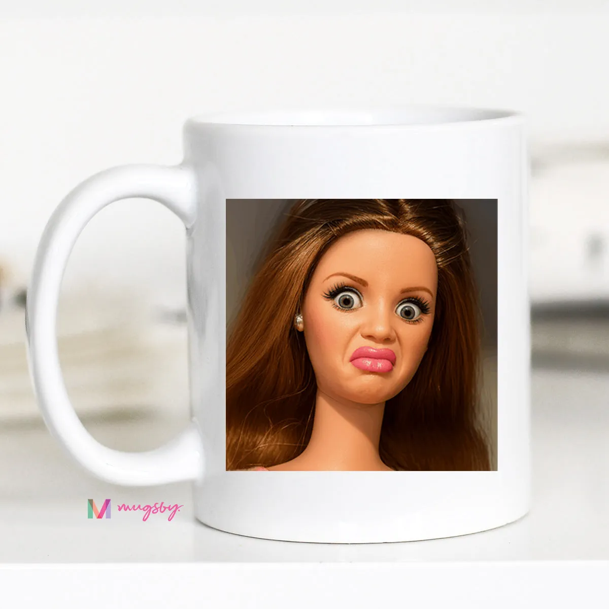 Mugsby Disgusted Face Reaction Meme krus hvid 325 ml