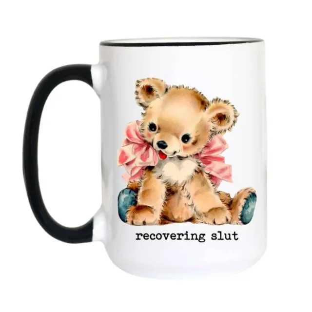 Mugsby Recovering Slut Teddy Bear krus hvid 325 ml