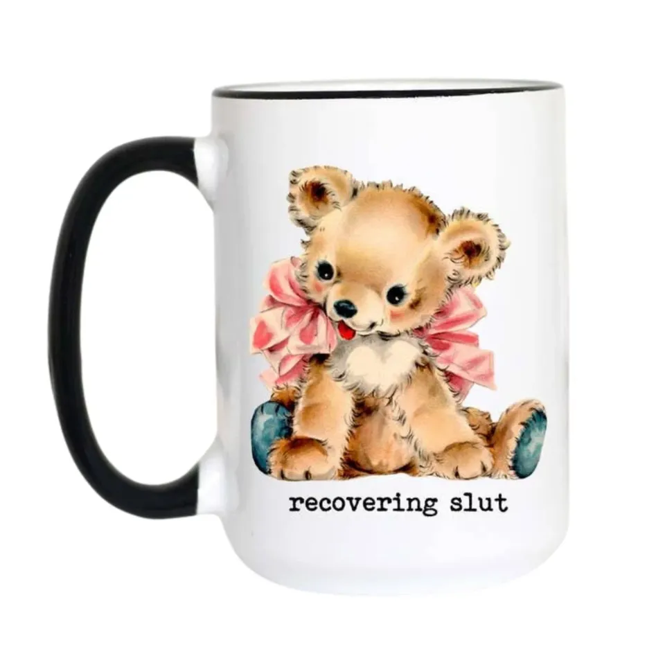 Mugsby Recovering Slut Teddy Bear krus hvid 325 ml