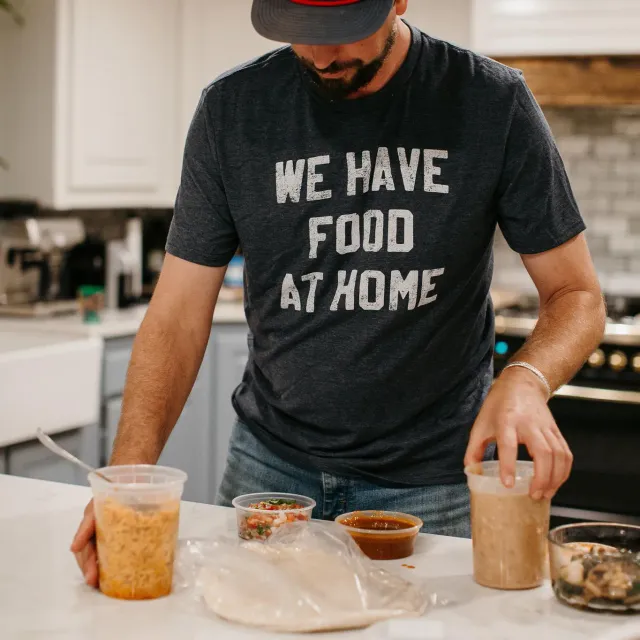 Mugsby We Have Food at Home T-shirt charcoal M