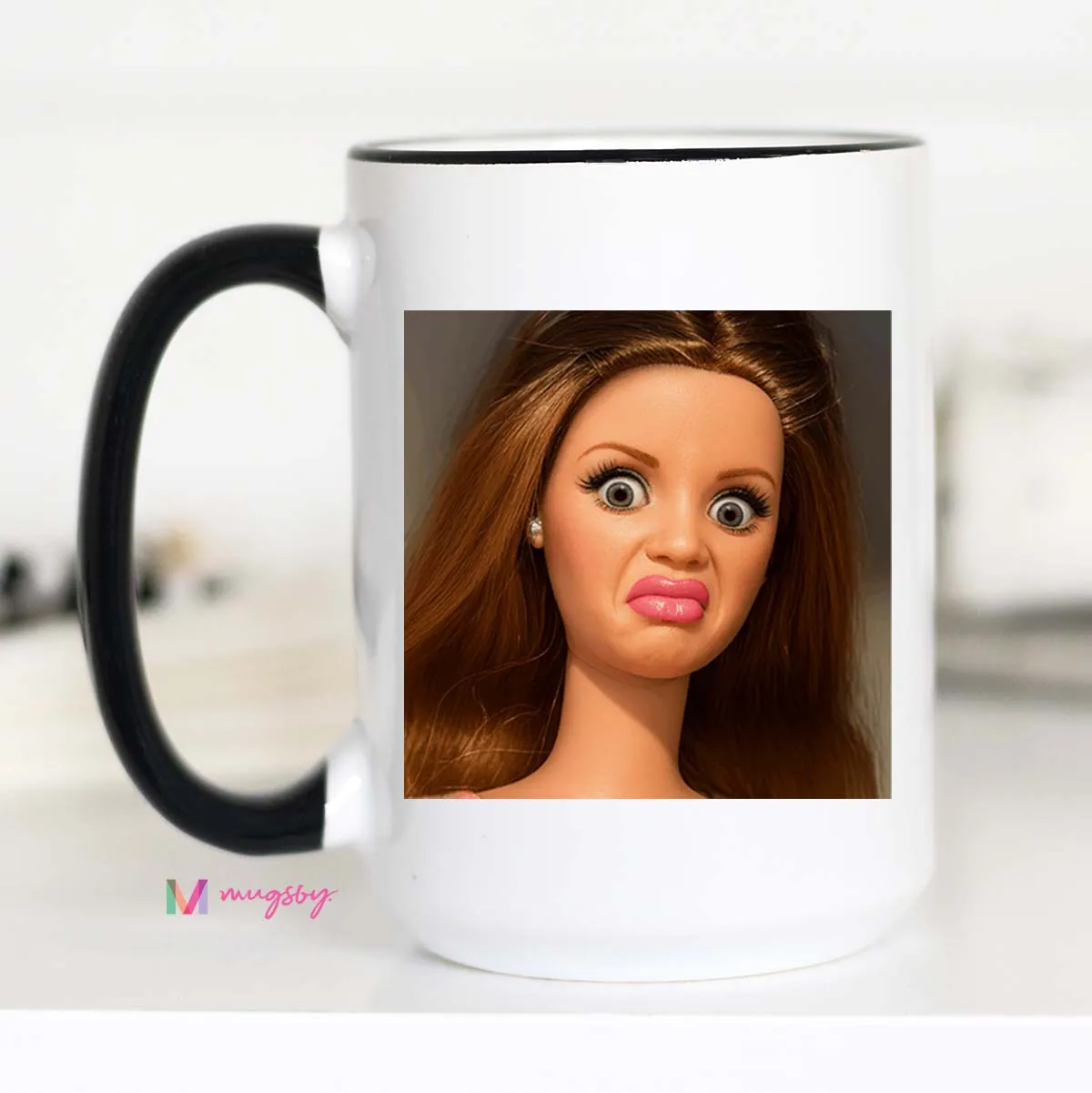 Mugsby Disgusted Face Reaction Meme krus hvid 325 ml