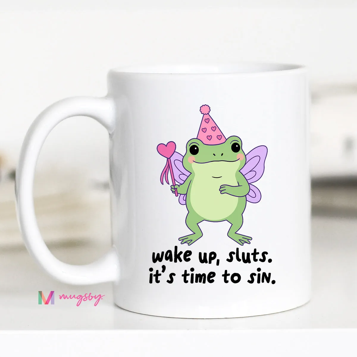 Mugsby Wake Up Sluts frø krus hvid 325 ml