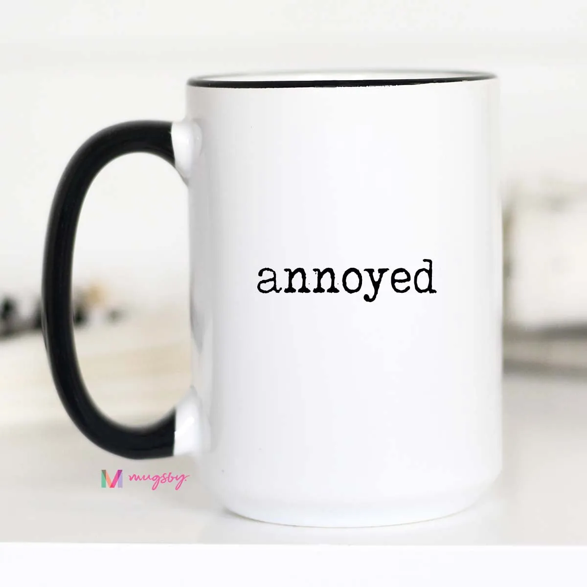 Mugsby Annoyed krus hvid 325 ml skrivemaskine