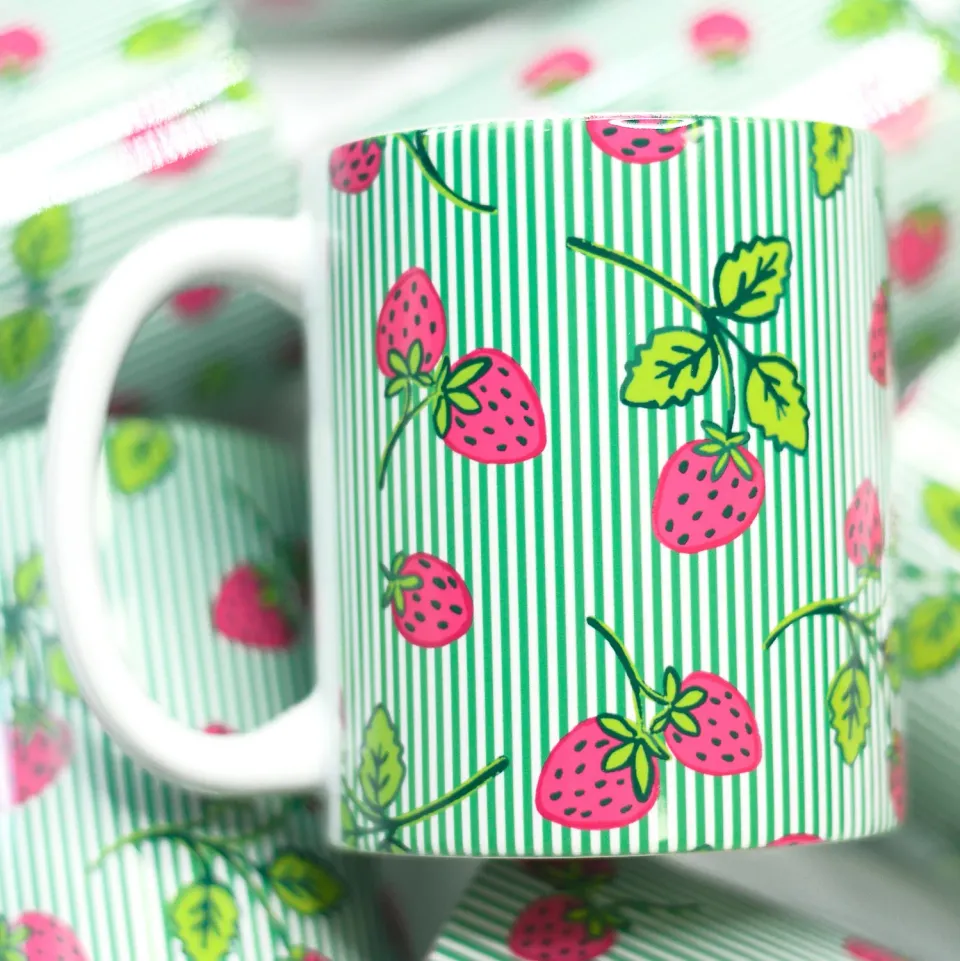 Mugsby Seersucker Strawberries krus 325 ml