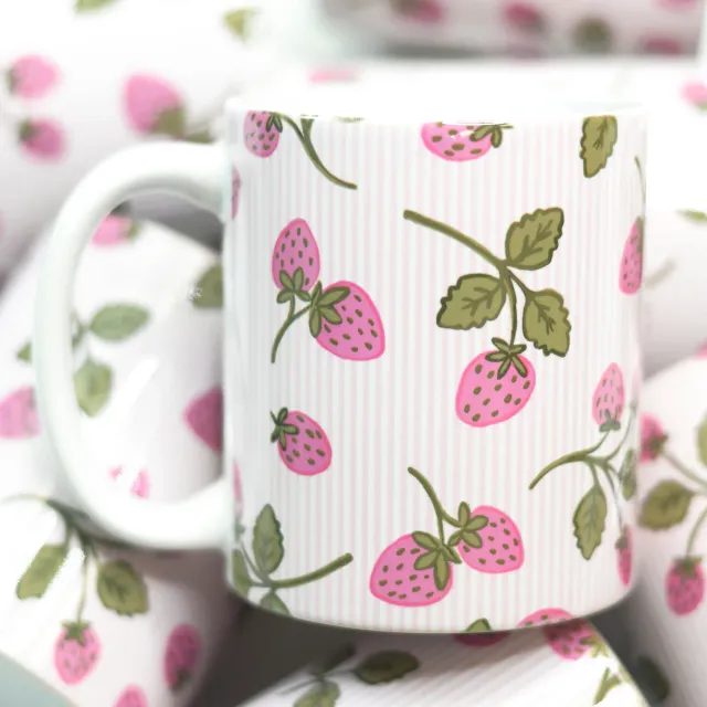 Mugsby Pink Seersucker Strawberries krus 325 ml
