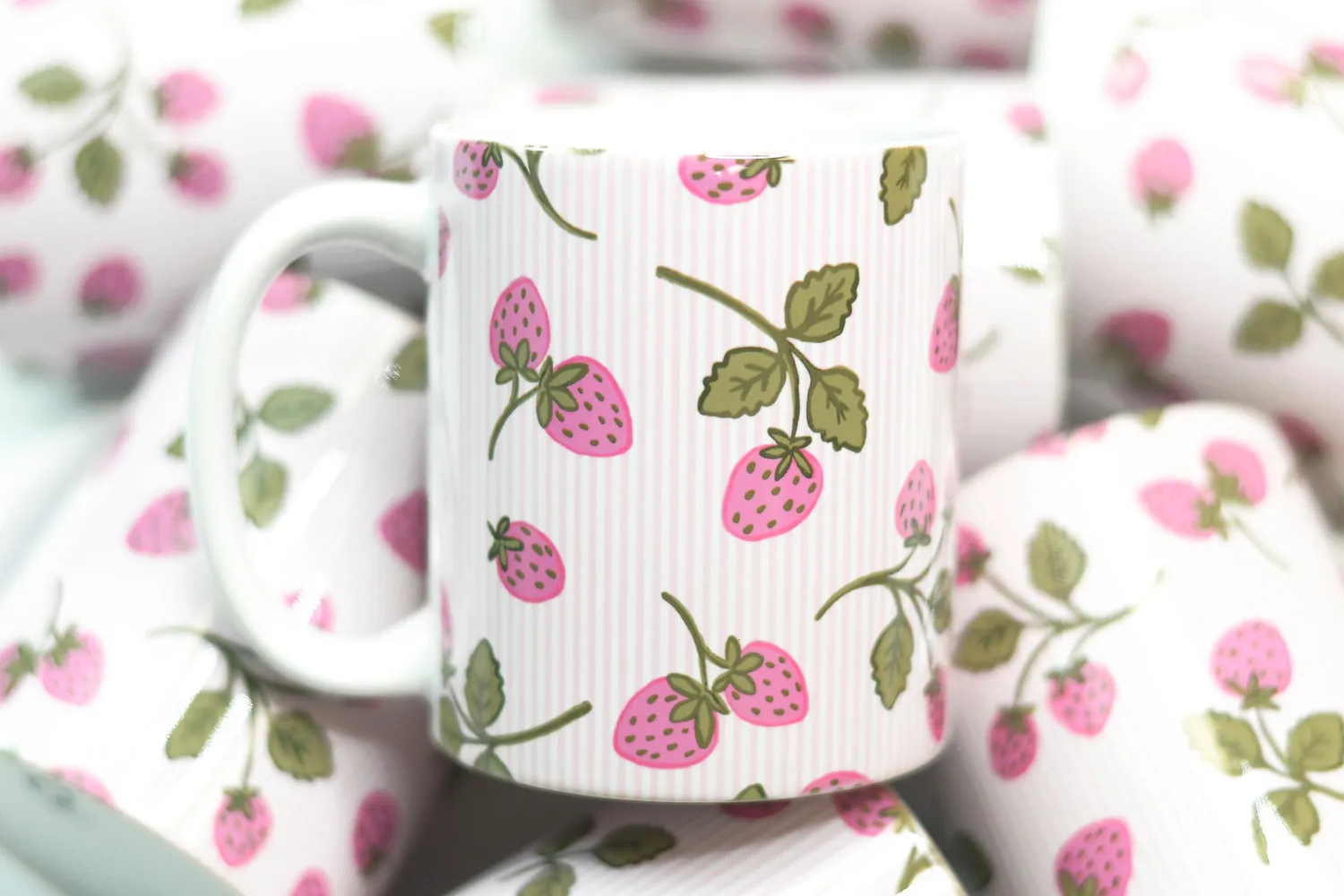 Mugsby Pink Seersucker Strawberries krus 325 ml