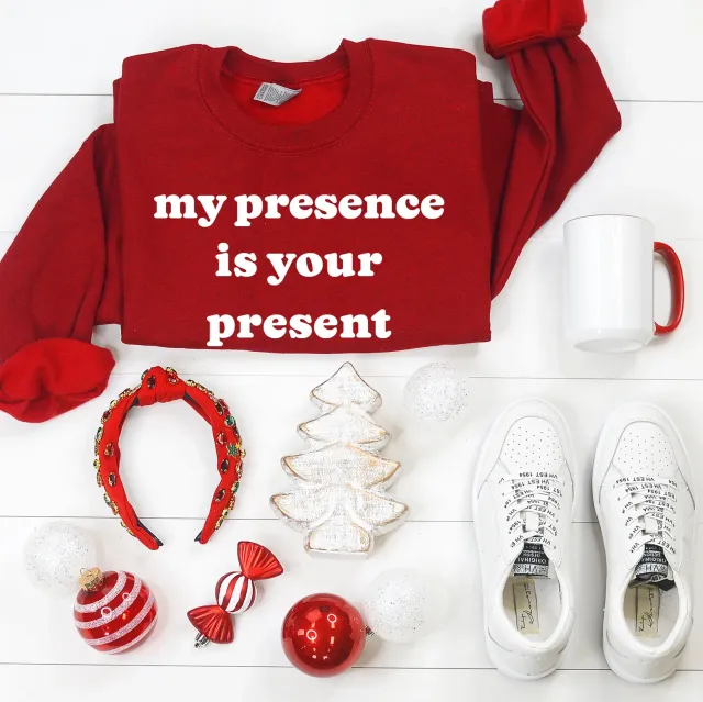 Mugsby My Presence is your Present sweatshirt kirsebærrød bomuld