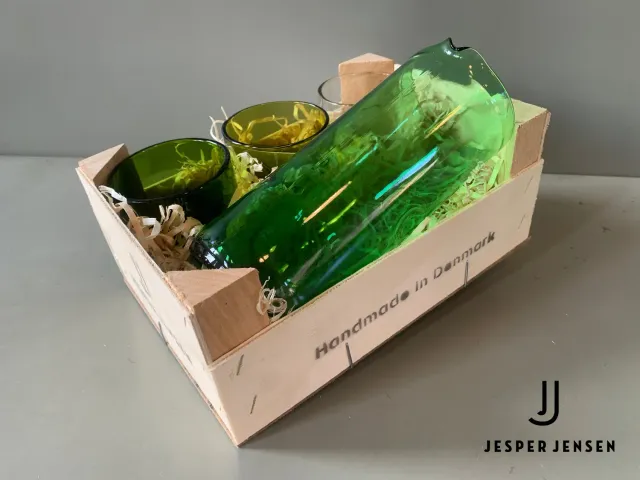 Jesper Jensen trækasse kande + 3 glas grøn genbrugsglas