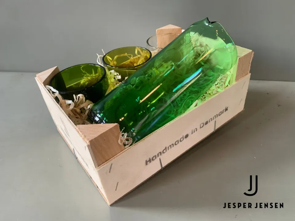 Jesper Jensen trækasse kande + 3 glas grøn genbrugsglas
