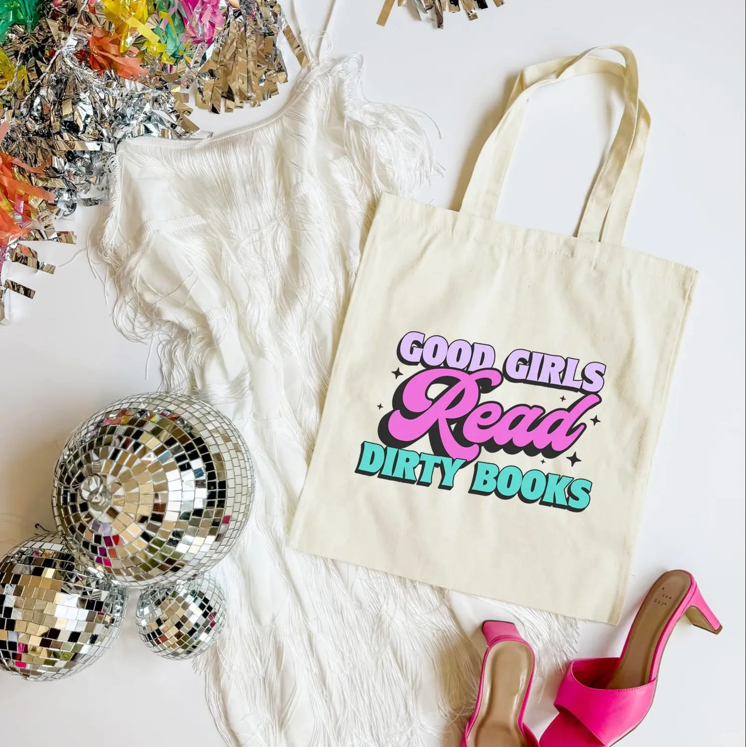 Mugsby Good Girls Read Dirty Books mulepose bomuld