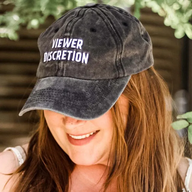 Mugsby Viewer Discretion krus 325 ml sjov tekst
