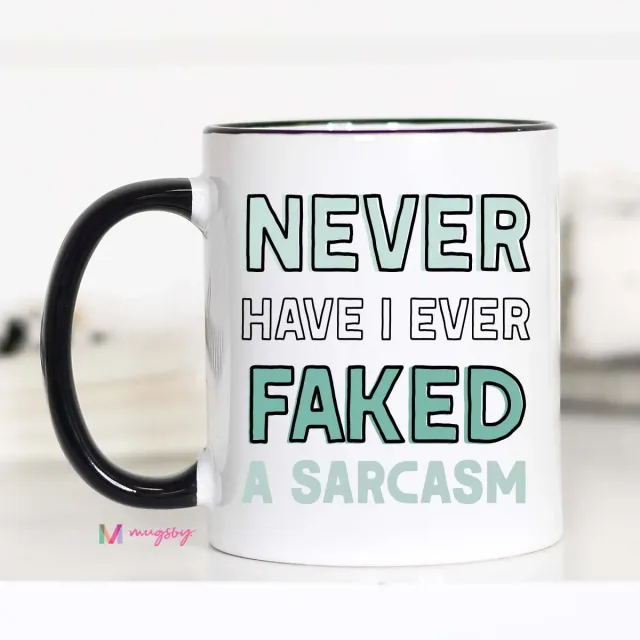 Mugsby Faked a Sarcasm kop 325 ml hvid keramik