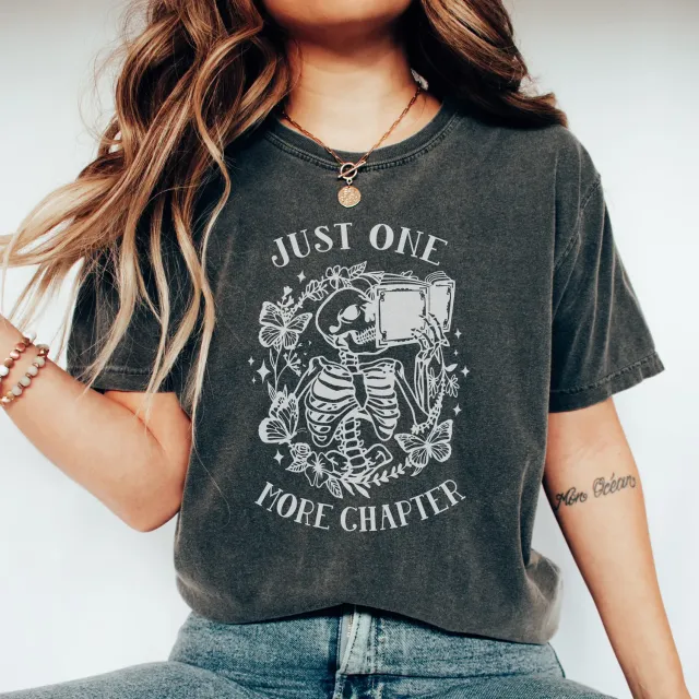Mugsby Just One More Chapter t-shirt pepper S