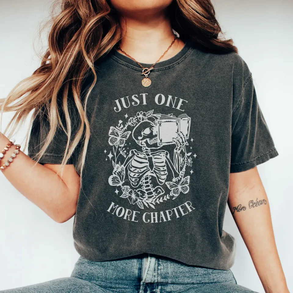 Mugsby Just One More Chapter t-shirt pepper S