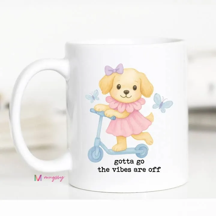 Mugsby Gotta Go Vibes Off krus 11 oz hvid sjov hund
