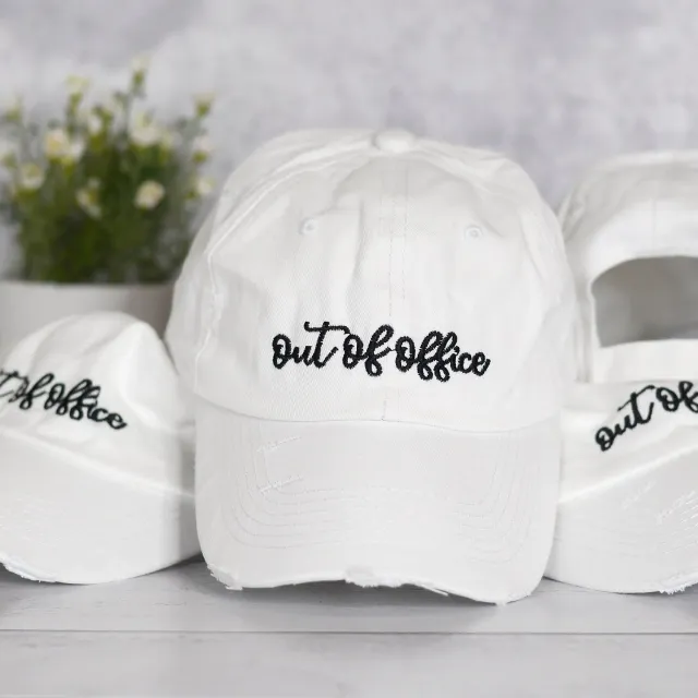 Mugsby Out of Office kasket hvid dad hat
