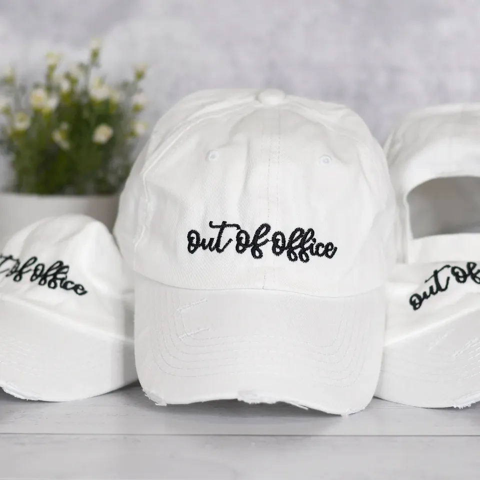 Mugsby Out of Office kasket hvid dad hat